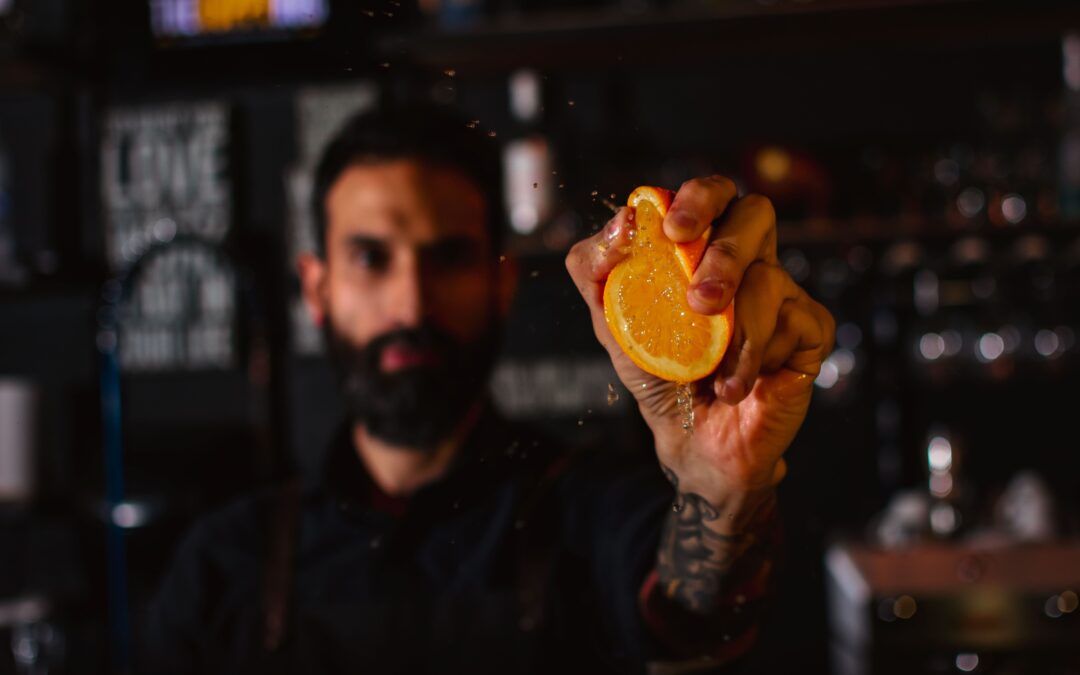 Catering para Fiestas Privadas en Madrid: Camareros, Barra de Bebidas y Comida para Grupos Grandes