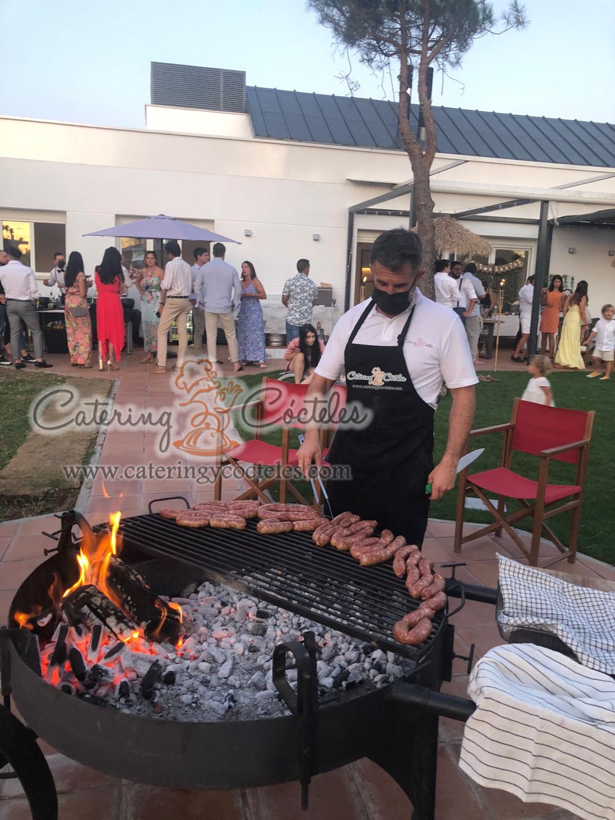 Barbacoa para boda en jardín con catering en Madrid